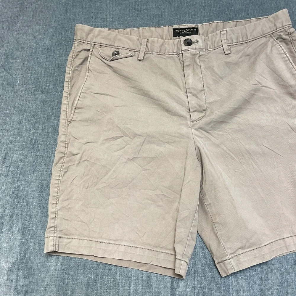 Banana Republic Lived In Chino Shorts Mens 37 Gray Flat Front Performance Golf